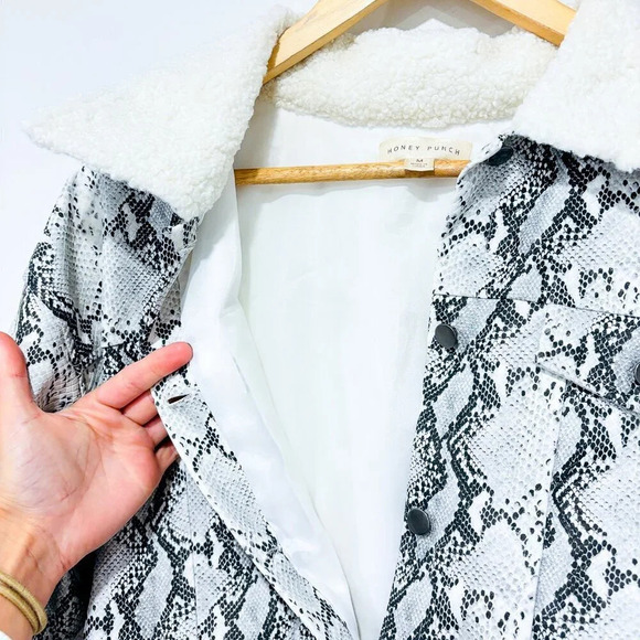 HONEY PUNCH Snake pattern faux leather coat with sheepskin collar - Picture 3 of 9